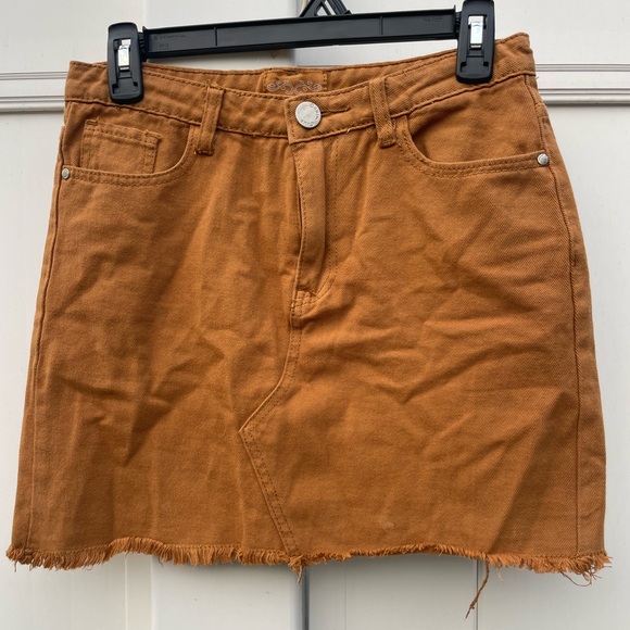 NWOT Sz8 Camel Denim Mini Skirt w Raw Hem - Picture 1 of 5